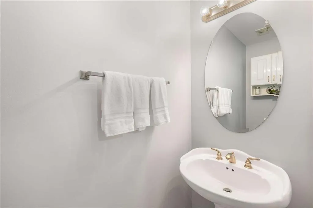 Atlanta, Georgia 30319, United States, 1 Bedroom Bedrooms, ,2 BathroomsBathrooms,Residential,Active,160678