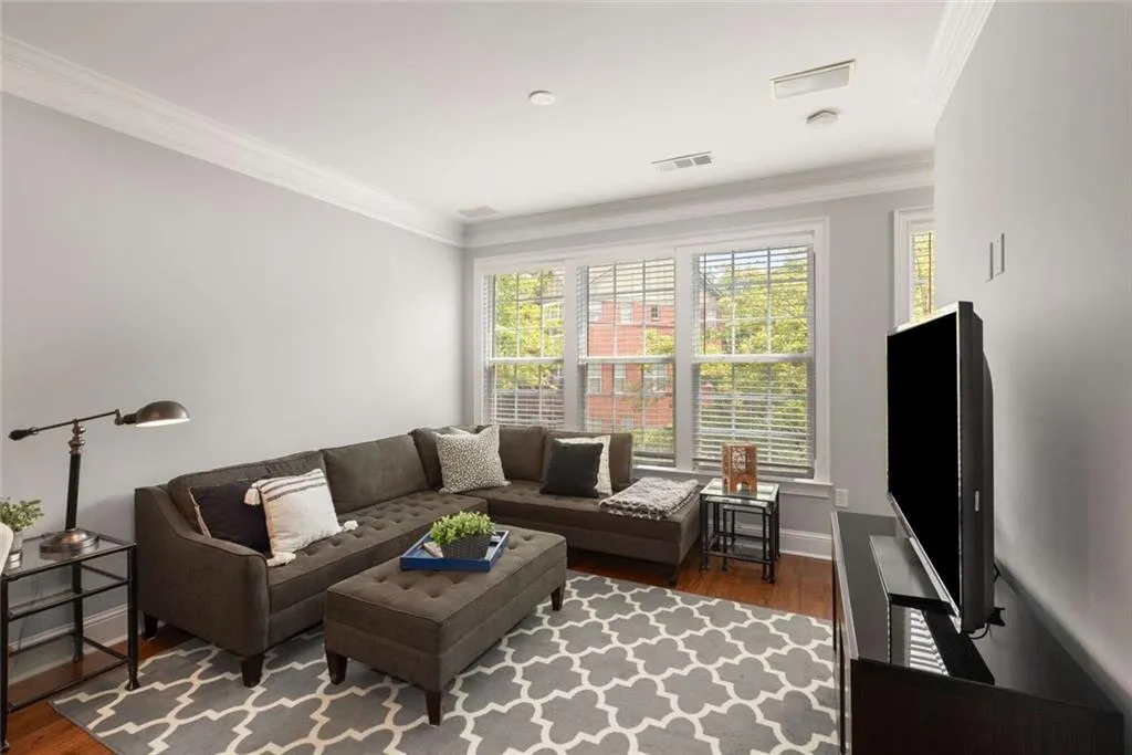 Atlanta, Georgia 30319, United States, 1 Bedroom Bedrooms, ,2 BathroomsBathrooms,Residential,Active,160678