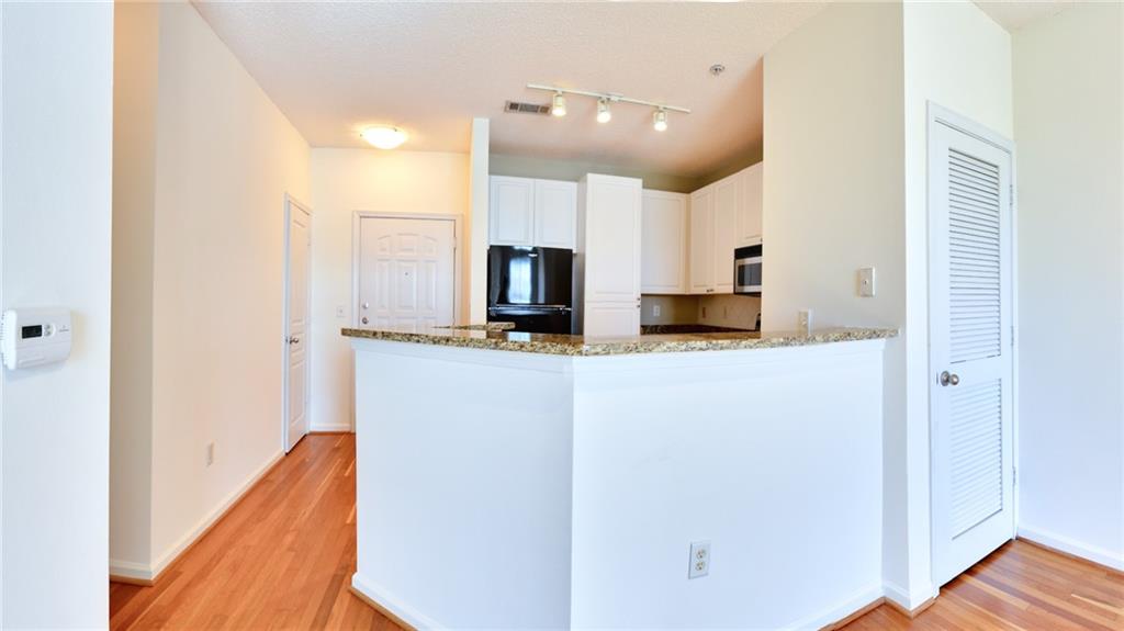 10 Perimeter Summit Boulevard NE 1404