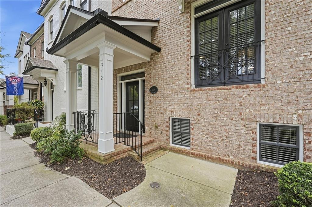 372 Suwanee Avenue