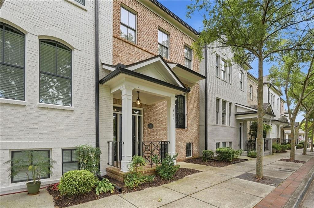 372 Suwanee Avenue