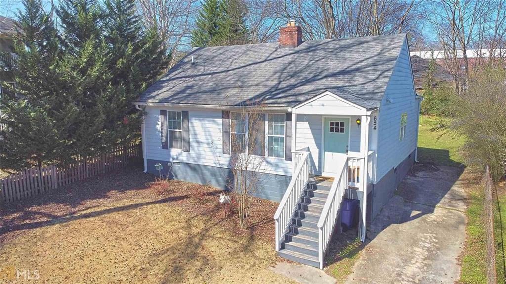 Renovated 2BR, 2BA home in Boulevard Heights subdivision. Just steps away from the Atlanta Beltline and Grant Park. This home boasts beautiful hardwoods. Updated kitchen and bathrooms. Screened back porch. Large back yard. Off-street parking. House is cat and dog friendly.