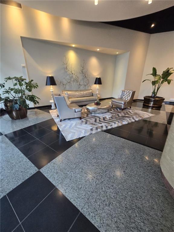 3338 Peachtree Road NE 1809