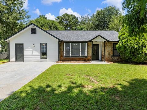 Homes For Sale - 919 Country Oaks Court<br/> Lawrenceville, GA 30044