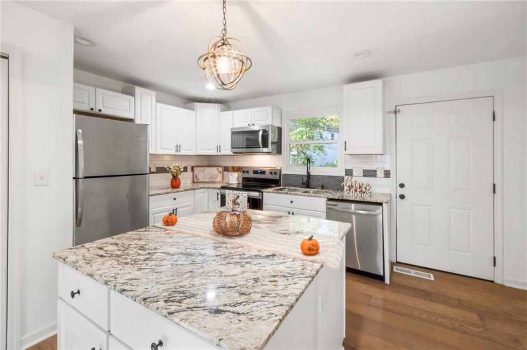 1208 Redford Drive SE