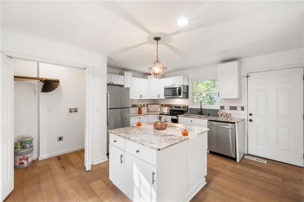 1208 Redford Drive SE