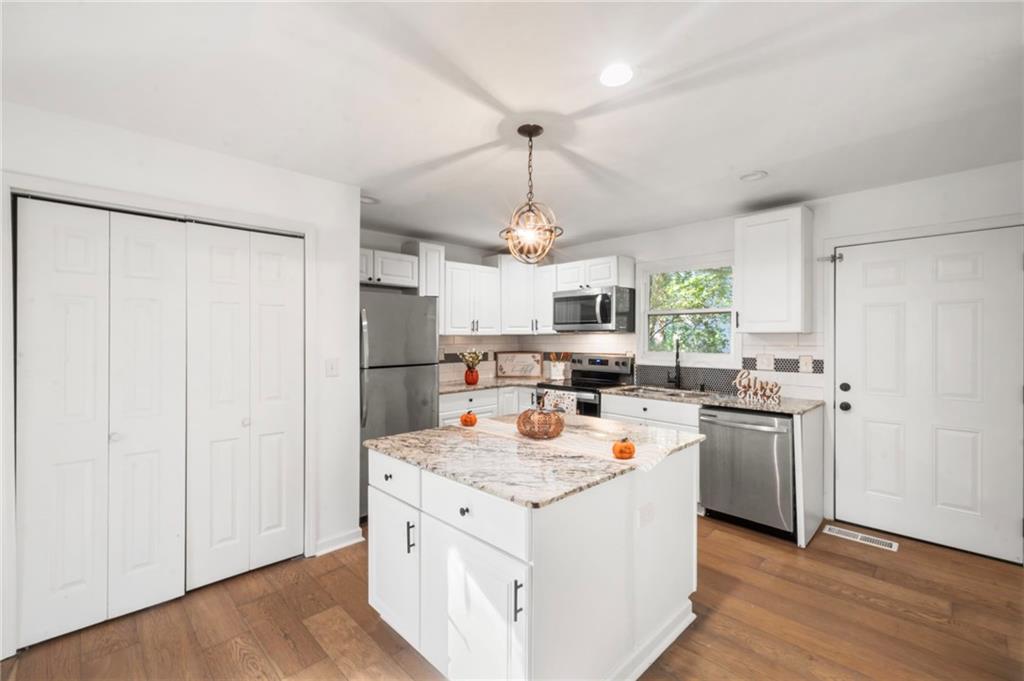 1208 Redford Drive SE