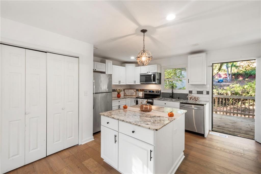 1208 Redford Drive SE