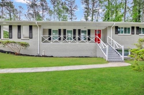 Available for Virtual Tours Only!
Move-ins within one week of approval receive the rest of the current month RENT-FREE!
Reduced $1000 flat security deposit plus one free month on a 13-month lease, if qualified. First full month receives rent concession.
Stunning fully renovated home located just minutes from the interstate, a short commute to the city. This beautiful home features new paint, new flooring, and new fixtures throughout. There are 2 separate living spaces. On the main level you will find a large living room plus a fully remodeled kitchen with new cabinets and new stainless steel appliances. The family room has a beautiful fireplace which is the center of the home. The basement has an entertainment room, bedrooms and outside access. The landscaped yard is lovely and there is a patio space to entertain.
Excalibur Homes does not advertise on Facebook or Craigslist. Be advised that the sq ft and other features provided may be approximate. Prices and/or availability dates may change without notice. Lease terms 12 months or longer. Application fee is a non-refundable $75 per adult over 18 years of age. One-time $200 Administrative fee due at move-in. Most homes are pet-friendly. Breed restrictions may apply. Rental insurance required.