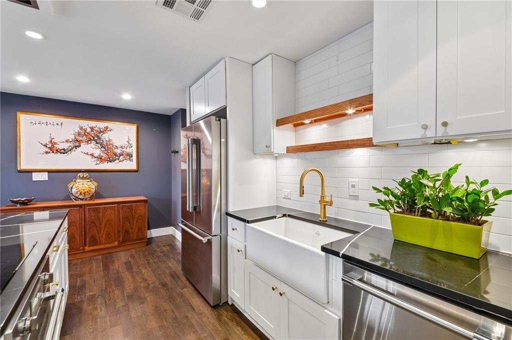 145 15th Street NE 826