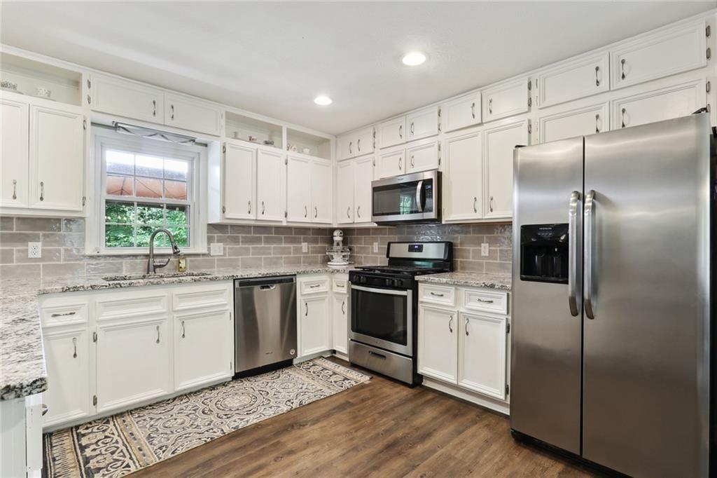 KINGSRIDGE ESTATE - Residential Lease