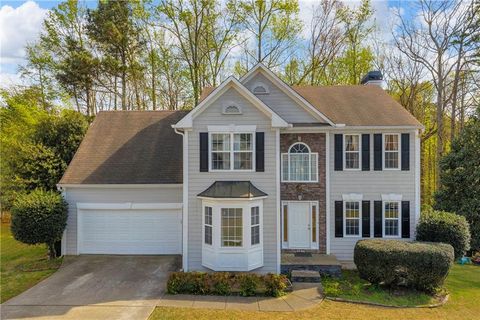 Homes For Sale - 570 White Stag Court<br/> Suwanee, GA 30024