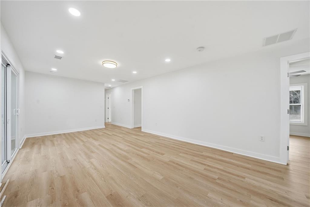 1136 Powell Court SE