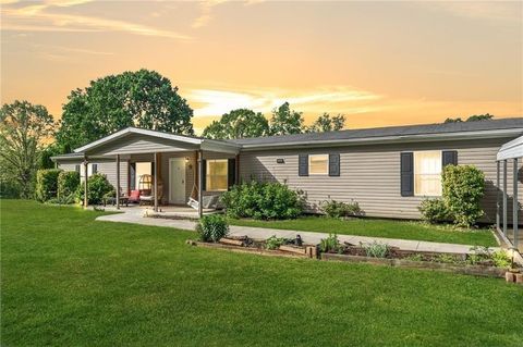 1575 Davis Road W Fairmount GA 30139