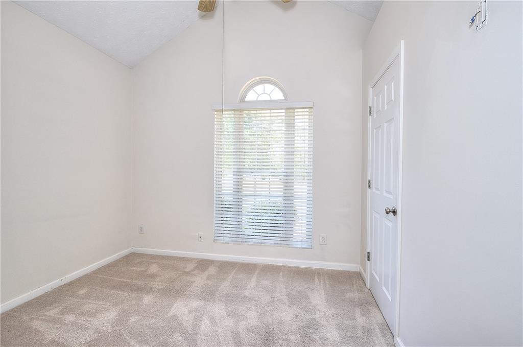 1022 Carriage Way