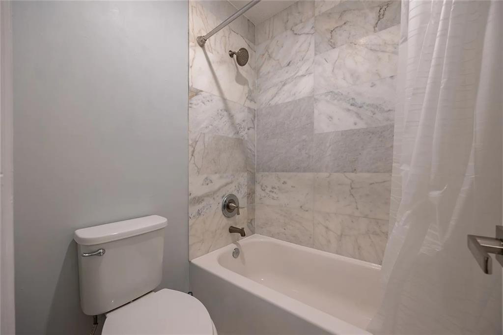 HE MEADOWS - Residential Lease