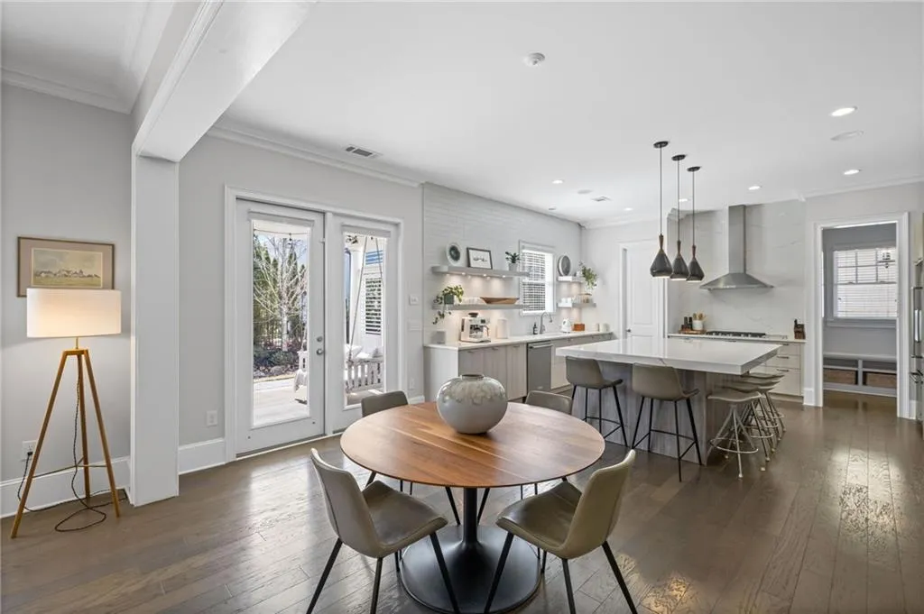 Milton, Georgia 30004, United States, 6 Bedrooms Bedrooms, ,5 BathroomsBathrooms,Residential,Pending,87025