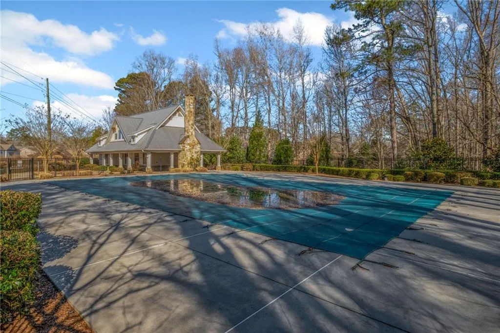 Milton, Georgia 30004, United States, 6 Bedrooms Bedrooms, ,5 BathroomsBathrooms,Residential,Pending,87025