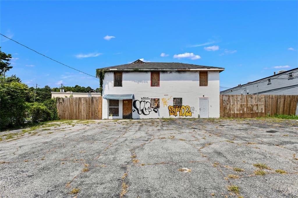 Owner is open to OWNER FINANCING. This commercial building offers a fantastic chance for development and growth. The structure is almost 2,000 square feet in size and made of concrete on all four sides. Its prime location on Glenwood Road, with nearly 50 feet of road frontage with a massive parking lot, ensures the building is easily seen and reached by all. With over a half an acre of land, this location is perfect for future growth. This property is perfect for the launch of a new business or the expansion of an existing one. It is situated on a thoroughfare, guaranteeing a constant stream of potential customers. This can also be an excellent investment opportunity due to its strategic location, growth potential, and demand for commercial space. Don't pass up the opportunity to benefit from the appreciation and development of this commercial building.