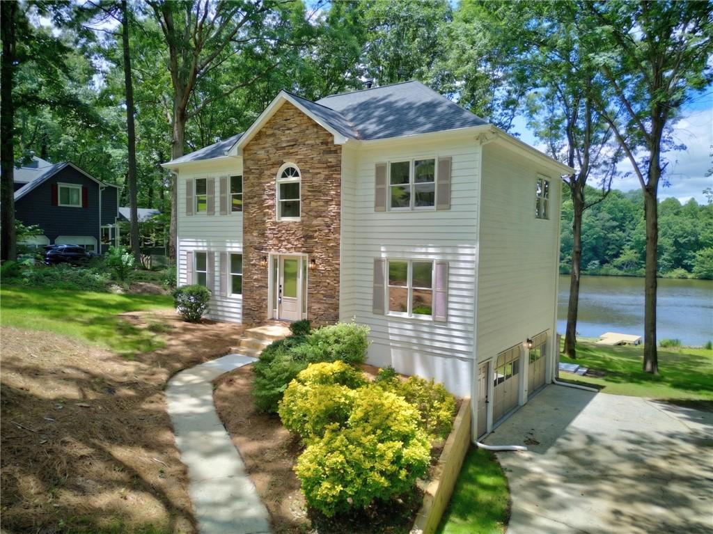 511 Lakeside Drive