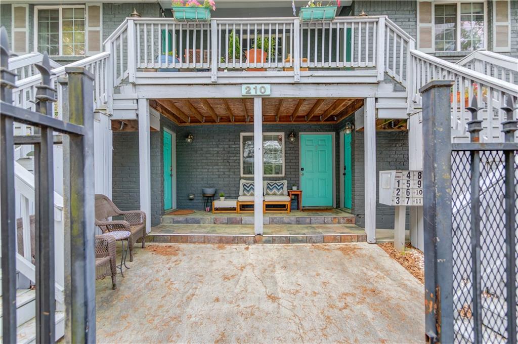 210 Sampson Street NE 8