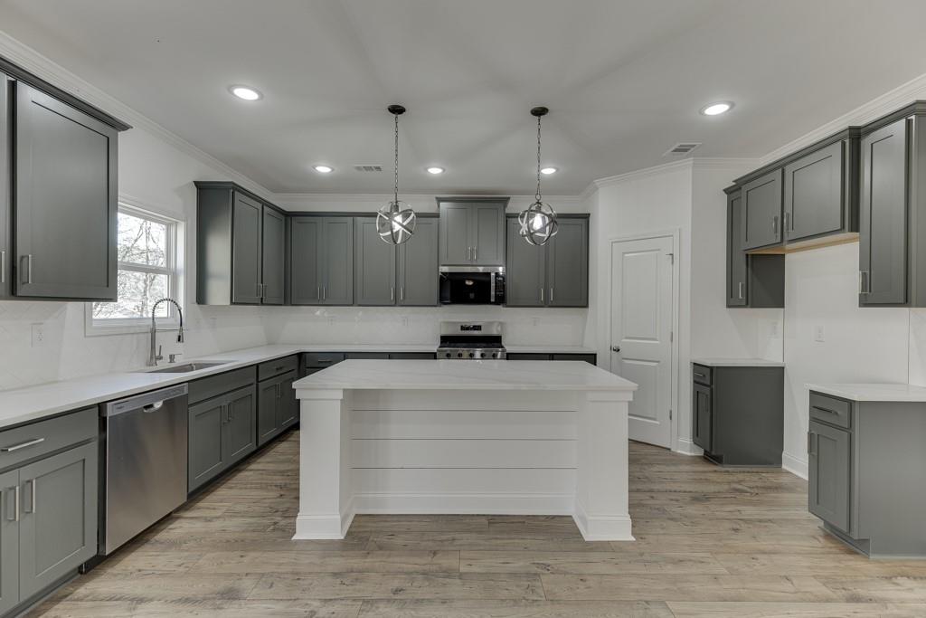 1003 Lakeview