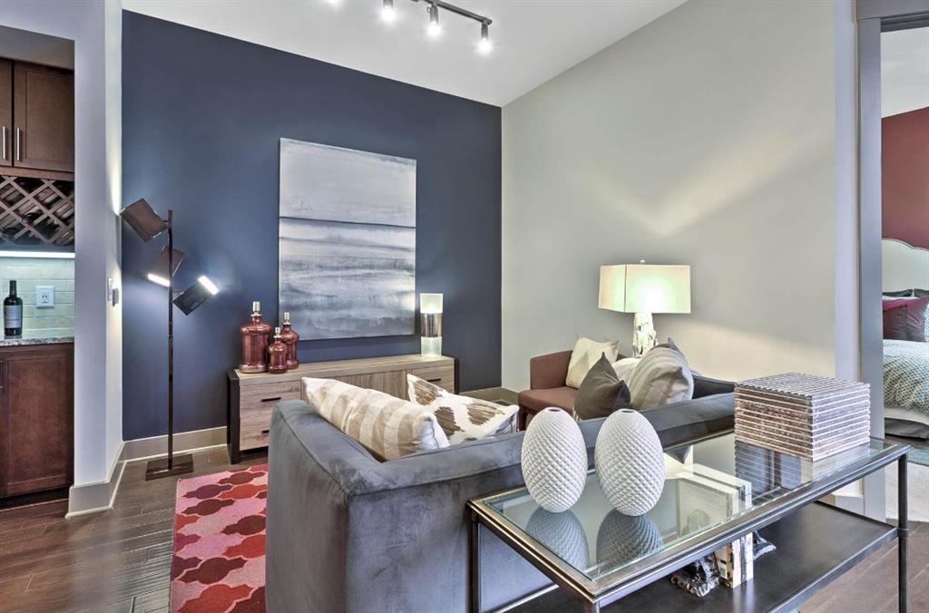 4600 Roswell Road 365