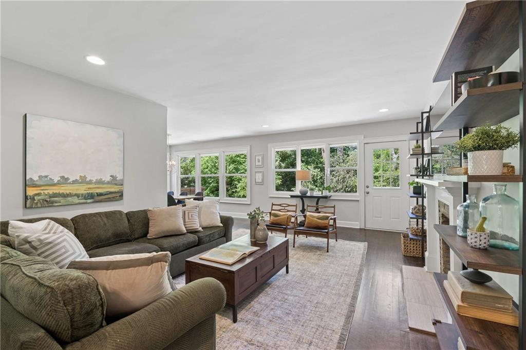 2304 Pembrook Place NE