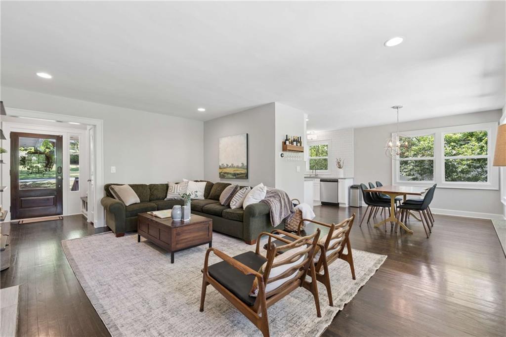 2304 Pembrook Place NE