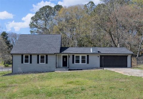 Homes For Sale - 6807 Shangrila Way<br/> Riverdale, GA 30296