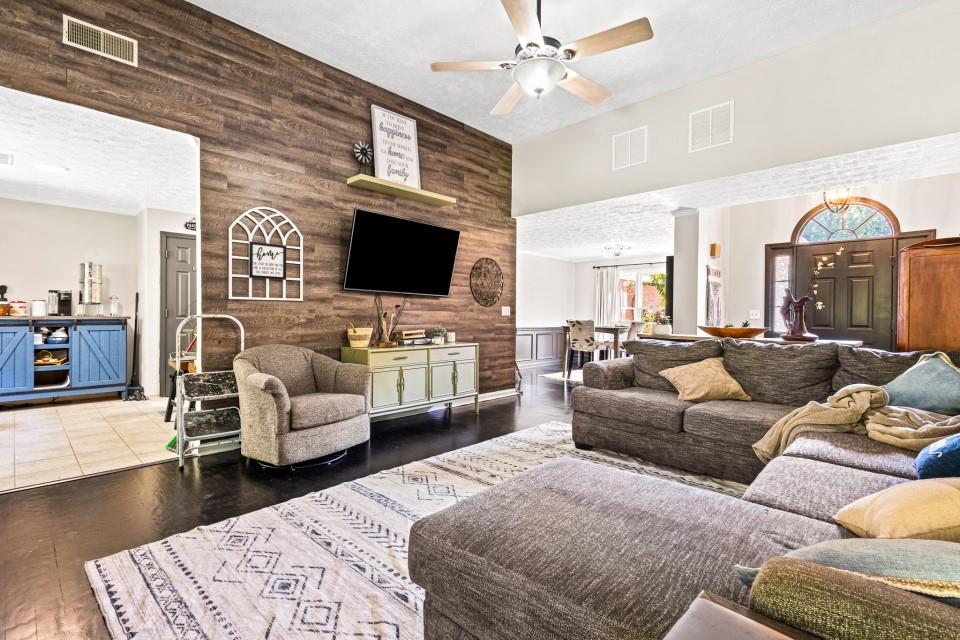233 Ivy Creek Drive
