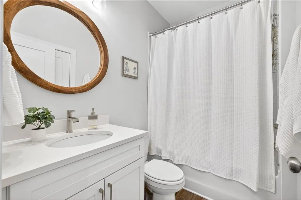 Atlanta, Georgia 30342, United States, 2 Bedrooms Bedrooms, ,3 BathroomsBathrooms,Residential,Active,223034