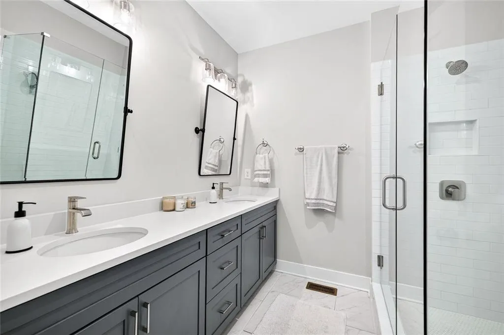 Atlanta, Georgia 30342, United States, 2 Bedrooms Bedrooms, ,3 BathroomsBathrooms,Residential,Active,223034