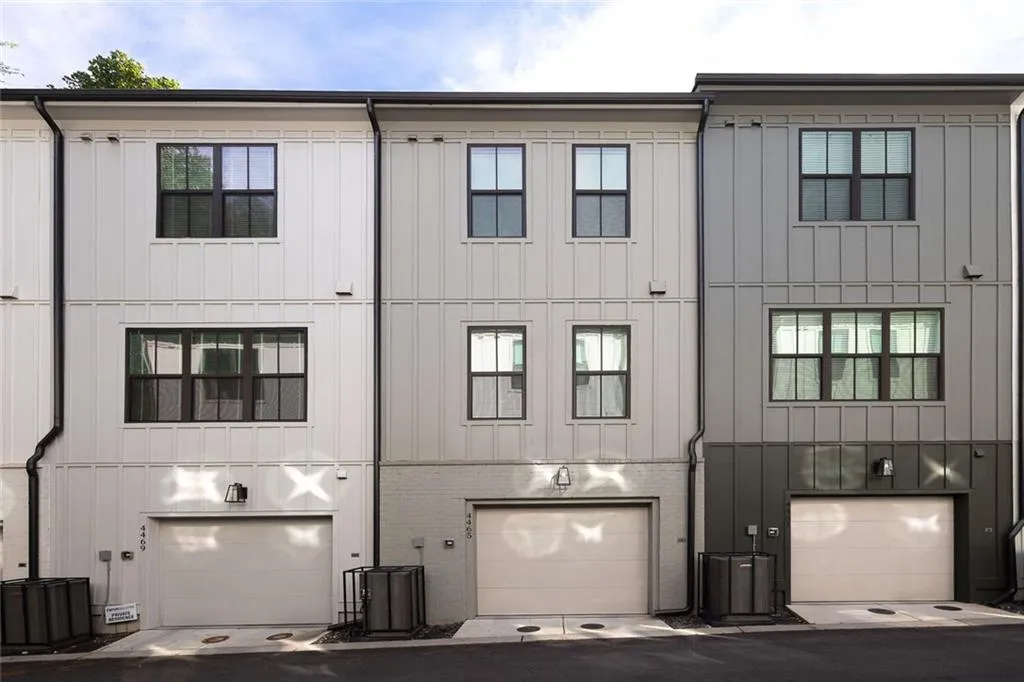 Atlanta, Georgia 30342, United States, 2 Bedrooms Bedrooms, ,3 BathroomsBathrooms,Residential,Active,223034