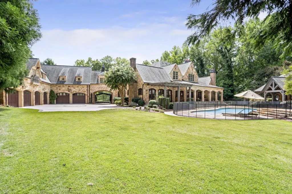 Marietta, Georgia 30067, United States, 7 Bedrooms Bedrooms, ,8 BathroomsBathrooms,Residential,Active,110386