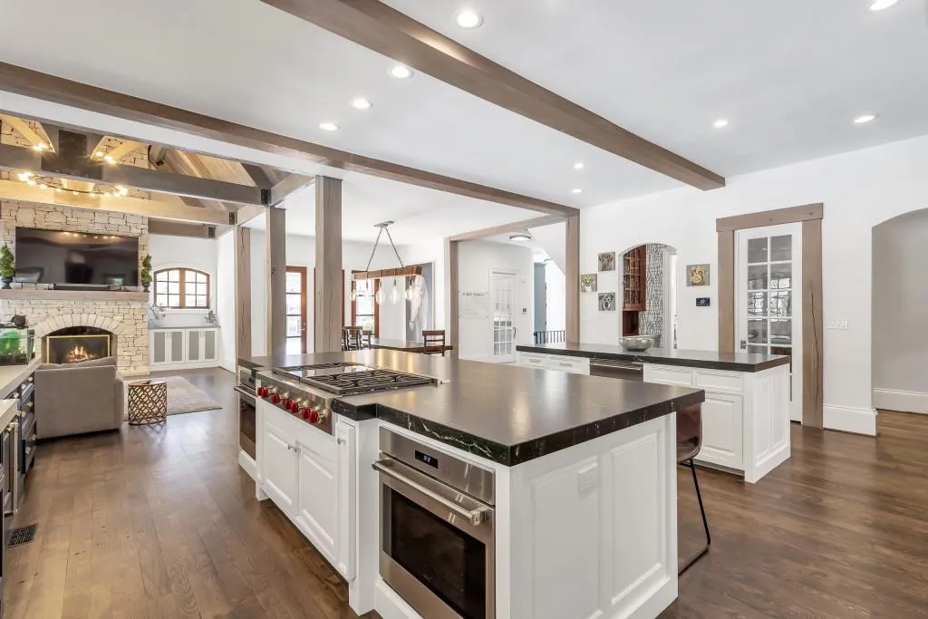 Marietta, Georgia 30067, United States, 7 Bedrooms Bedrooms, ,8 BathroomsBathrooms,Residential,Active,110386