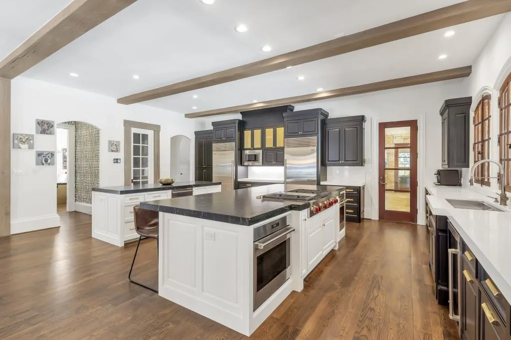 Marietta, Georgia 30067, United States, 7 Bedrooms Bedrooms, ,8 BathroomsBathrooms,Residential,Active,110386