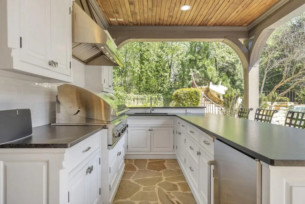 Marietta, Georgia 30067, United States, 7 Bedrooms Bedrooms, ,8 BathroomsBathrooms,Residential,Active,110386