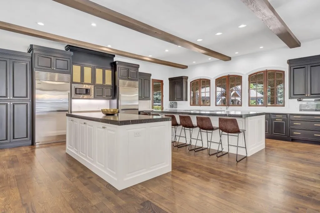 Marietta, Georgia 30067, United States, 7 Bedrooms Bedrooms, ,8 BathroomsBathrooms,Residential,Active,110386