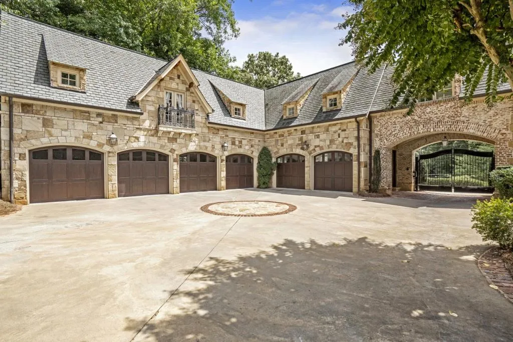 Marietta, Georgia 30067, United States, 7 Bedrooms Bedrooms, ,8 BathroomsBathrooms,Residential,Active,110386