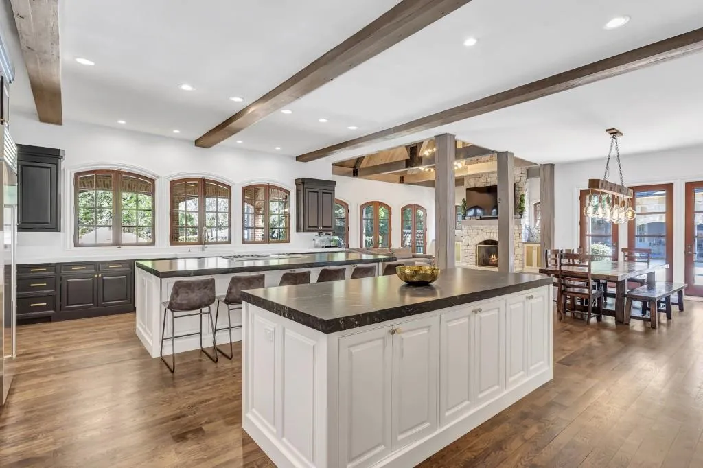 Marietta, Georgia 30067, United States, 7 Bedrooms Bedrooms, ,8 BathroomsBathrooms,Residential,Active,110386