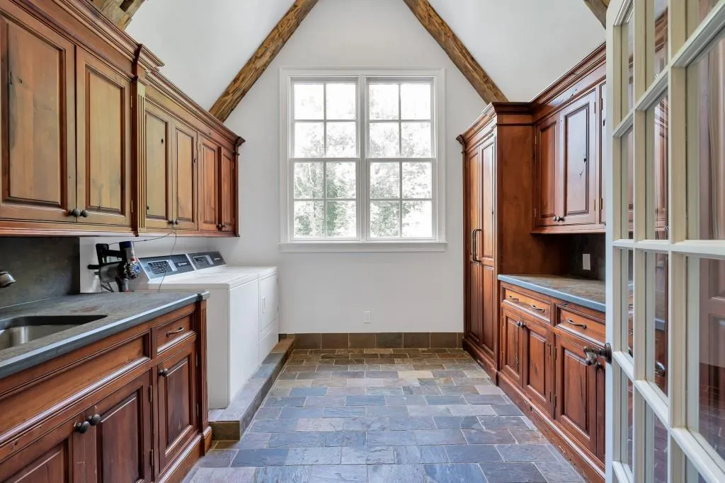 Marietta, Georgia 30067, United States, 7 Bedrooms Bedrooms, ,8 BathroomsBathrooms,Residential,Active,110386