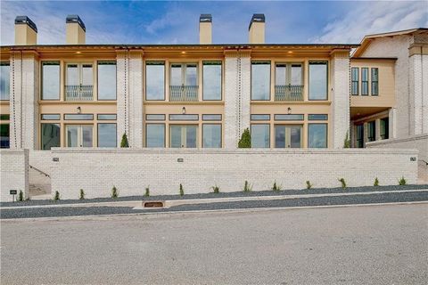 Townhouse For Sale - 180 Rolison Way<br/> Fayette County, Fayetteville, GA 30214