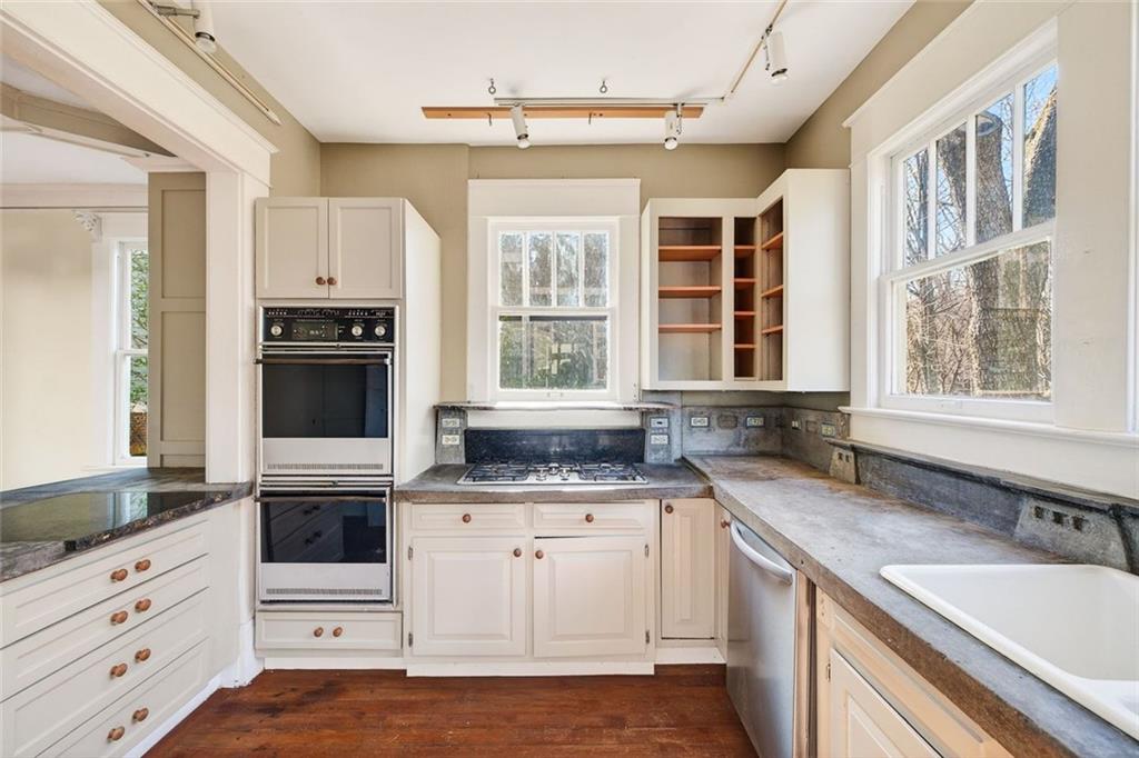 300 Oxford Place NE 1