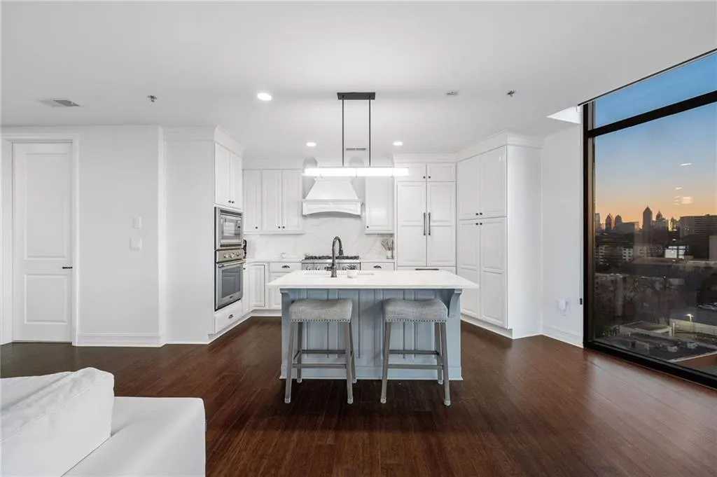 Atlanta, Georgia 30309, United States, 2 Bedrooms Bedrooms, ,3 BathroomsBathrooms,Residential,Active,78685