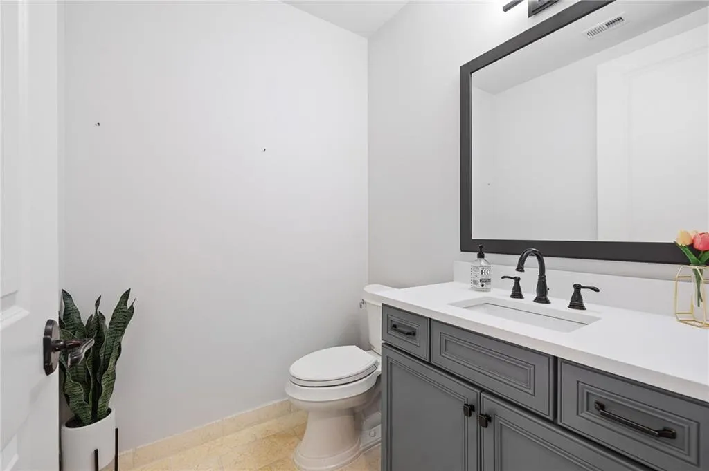 Atlanta, Georgia 30309, United States, 2 Bedrooms Bedrooms, ,3 BathroomsBathrooms,Residential,Active,78685