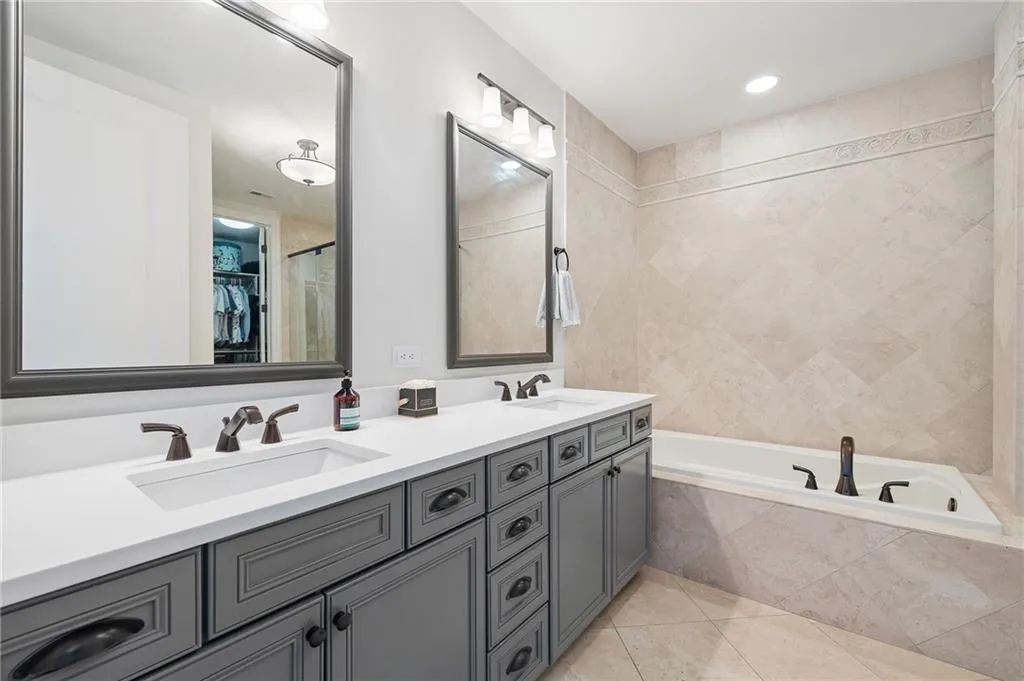 Atlanta, Georgia 30309, United States, 2 Bedrooms Bedrooms, ,3 BathroomsBathrooms,Residential,Active,78685