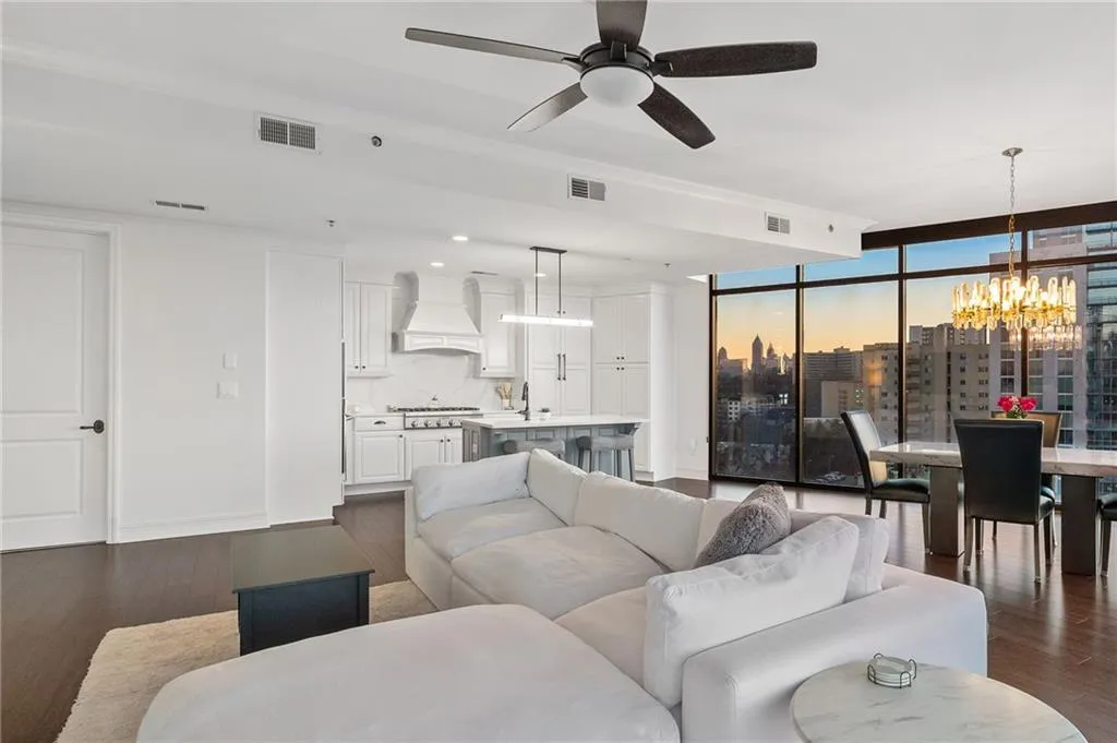 Atlanta, Georgia 30309, United States, 2 Bedrooms Bedrooms, ,3 BathroomsBathrooms,Residential,Active,78685