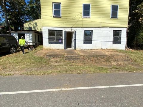 Homes For Sale - 418 M L King Drive<br/> Fayette, AL 35555