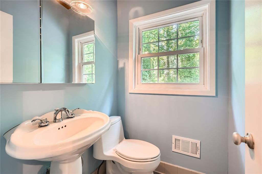 2648 Woodacres Road, Atlanta, Georgia image 17